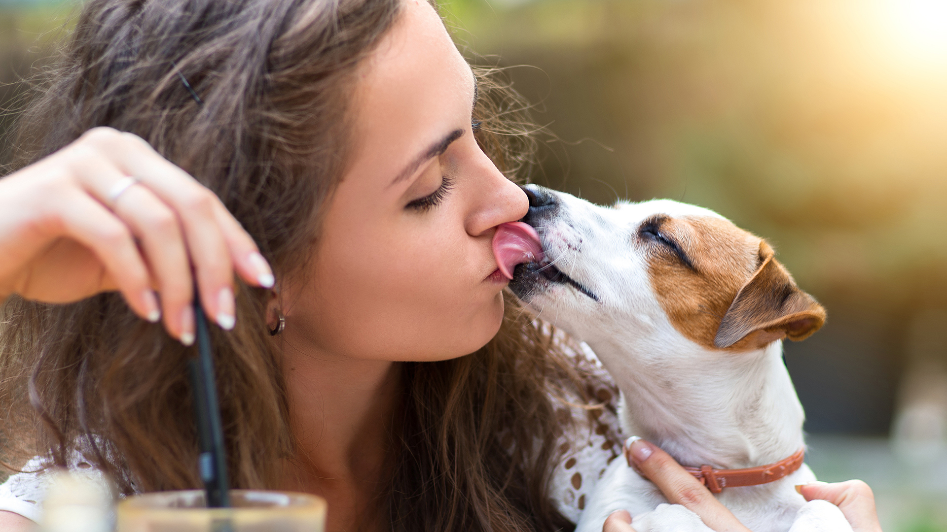 10 modi in cui il cane ti dice “Ti amo”