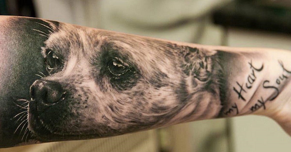 tatuaggio realistico con cane