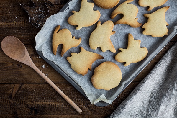 biscotti per cani su teglia