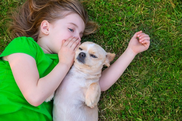 cane e bambina