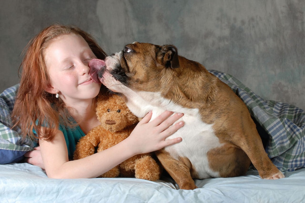 cane e bambina