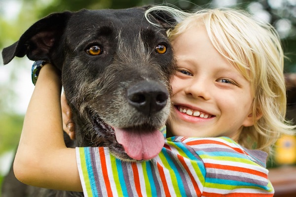 cane e bambino