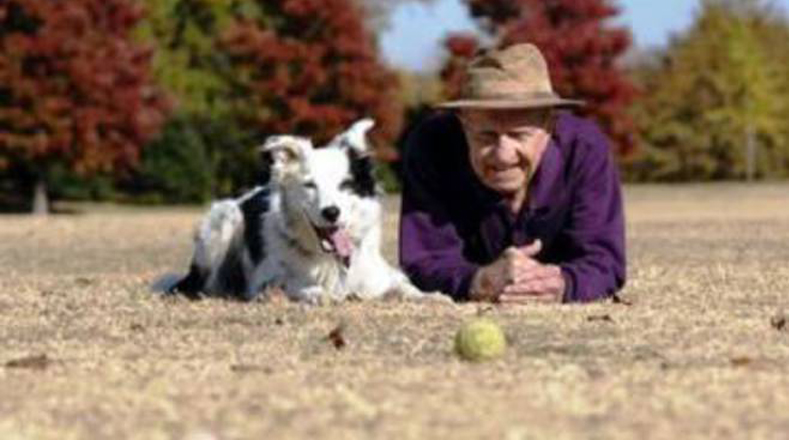 Cane Chaser insieme al suo proprietario