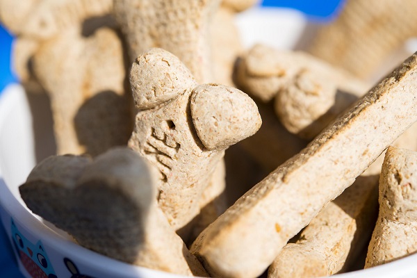 biscotti di barbabietole per cani