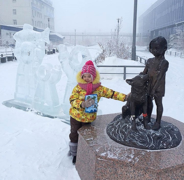 karina-naida-statua