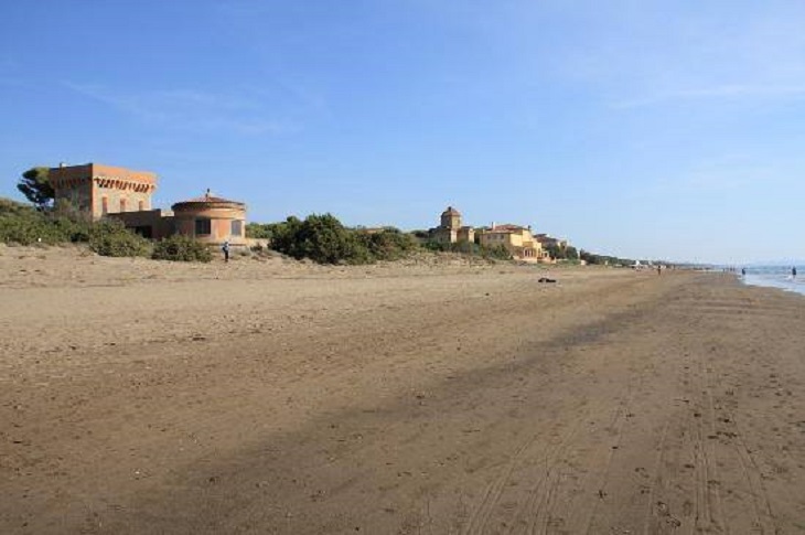 marina-di-castagneto-bau-beach