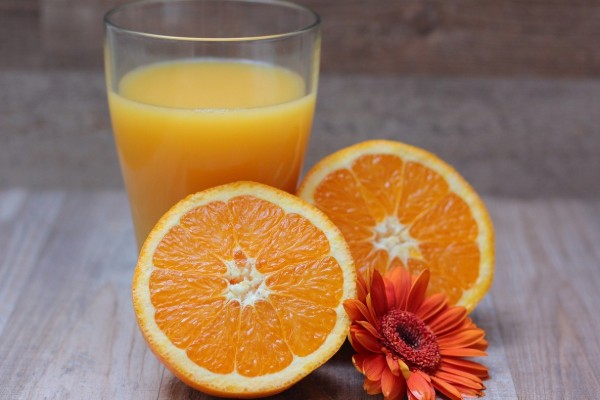 bicchiere di succo d'arancia