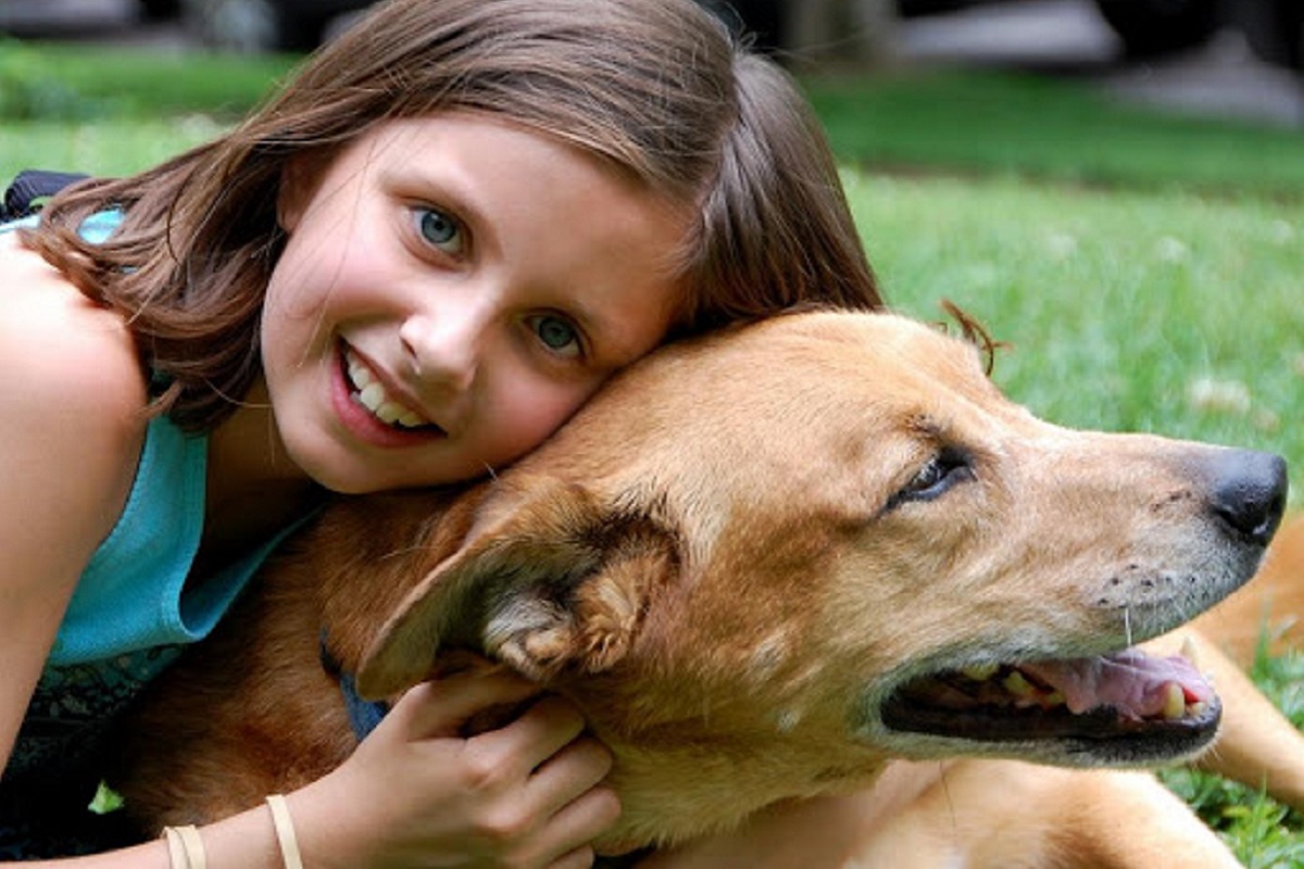 cane e bambina