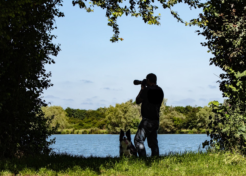 Al cane piacciono tutte le persone che incontra: che significa?