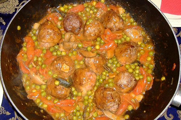 polpette con piselli per cani