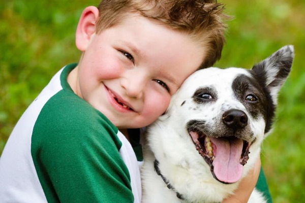 cane con bambino