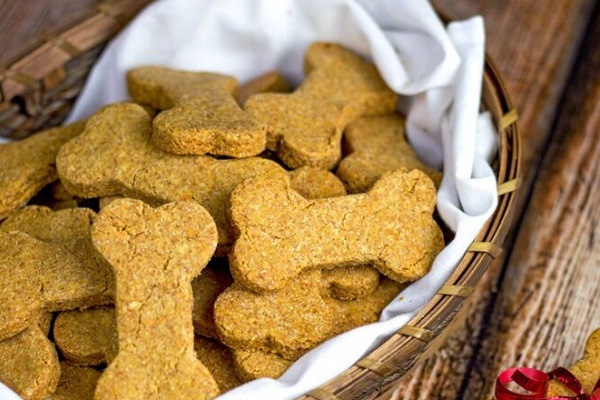 cestino di biscotti per cane