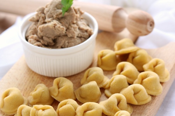 cappelletti ripieni con carne per cane