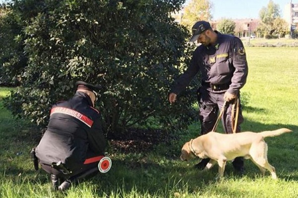 cane con carabinieri