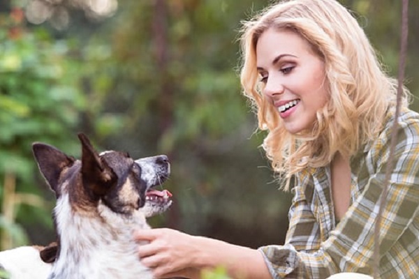 cane e ragazza