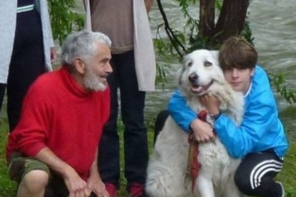 Cane con la famiglia