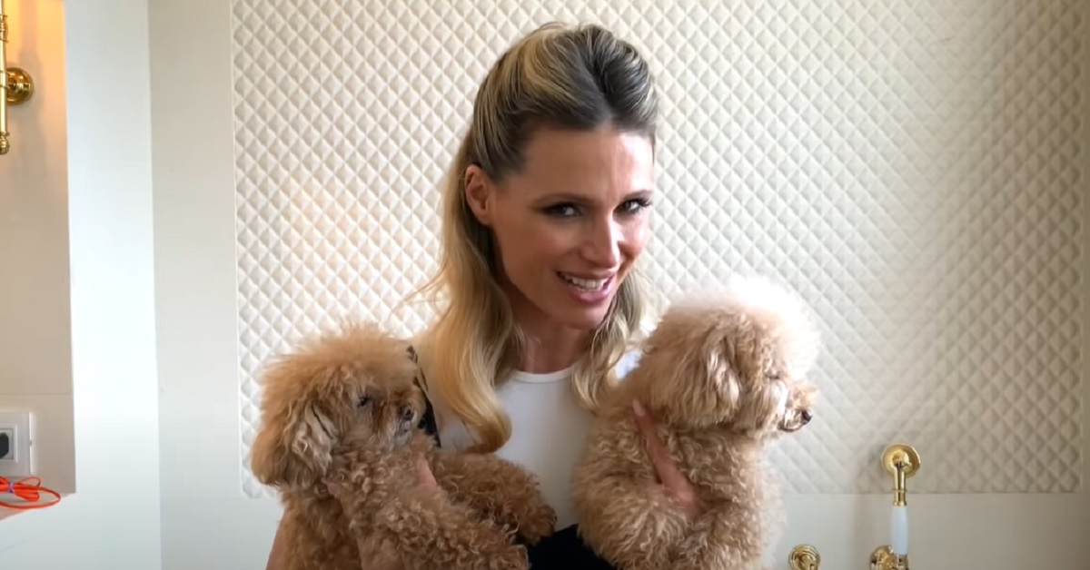 I cuccioli di Barboncino di Michelle Hunziker fanno il bagno, il video è di una dolcezza unica