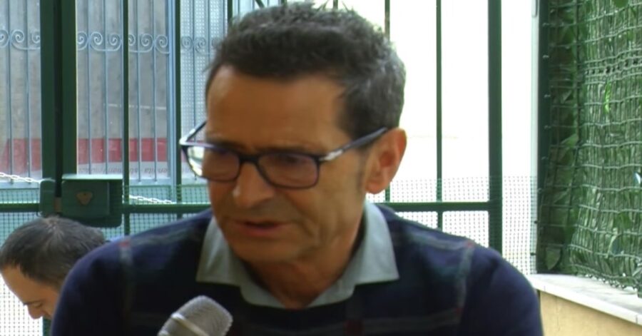 Mario Tindari viene intervistato