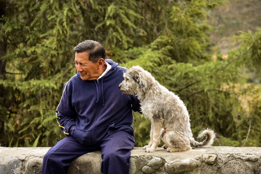 uomo con cane