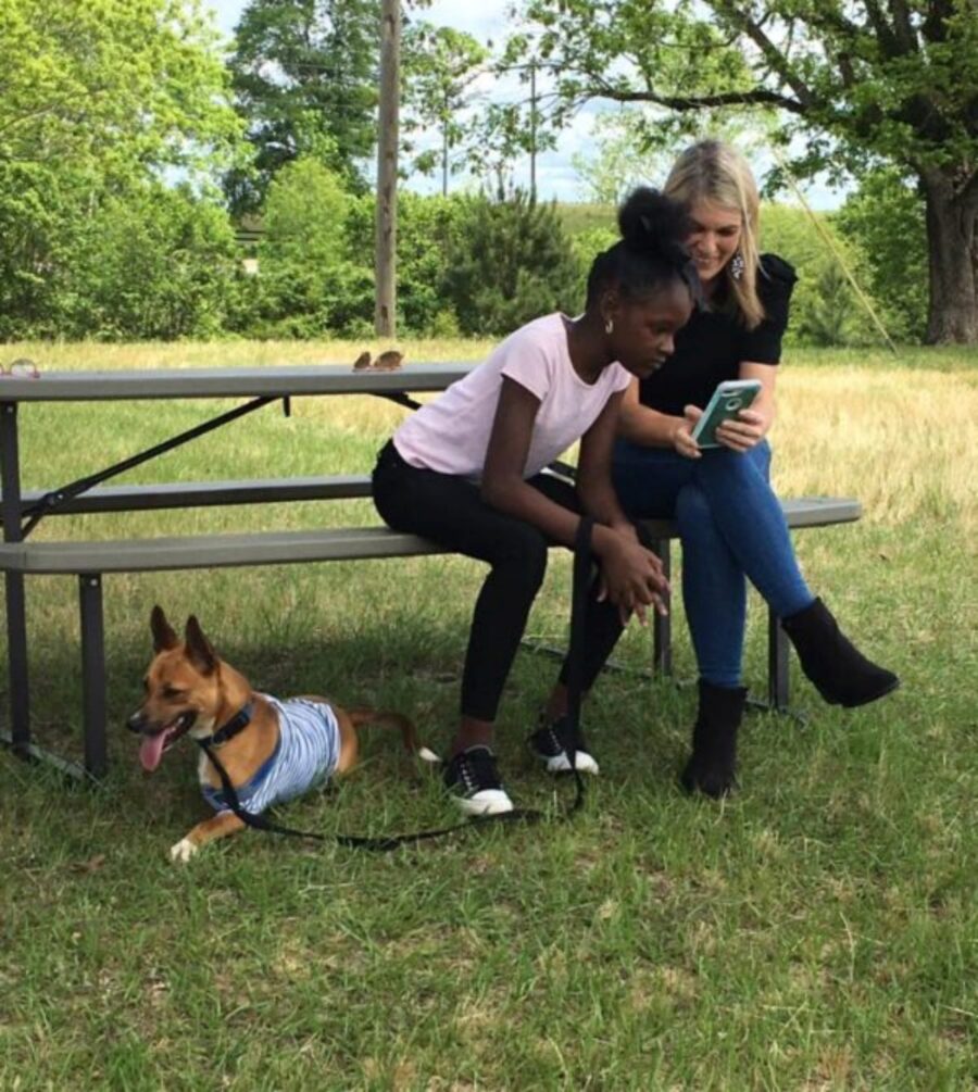 veterinaria con cane e bimba