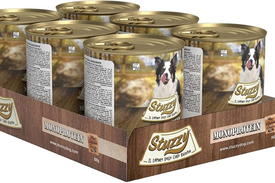 scatola da sei di cibo per cani