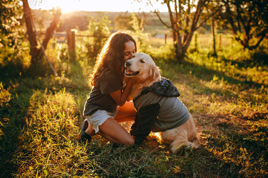 scegliere cani per bambini labrador all'aperto