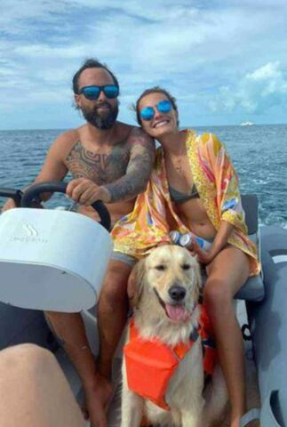 Questo Golden Retriever si è trasferito su una barca con la sua famiglia e ora si gode davvero la vita