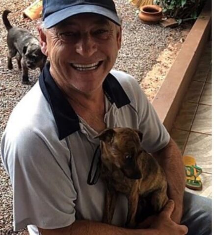 Quest’uomo fa di tutto per far adottare i cani che salva: conosciamo Lírio Schneider