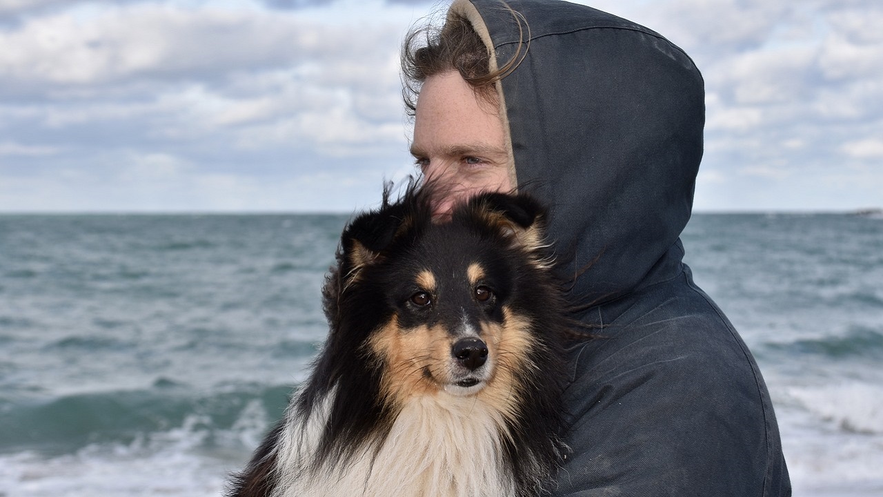 Uomo con il suo cane