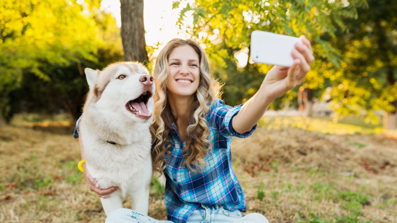 donna e cane selfie