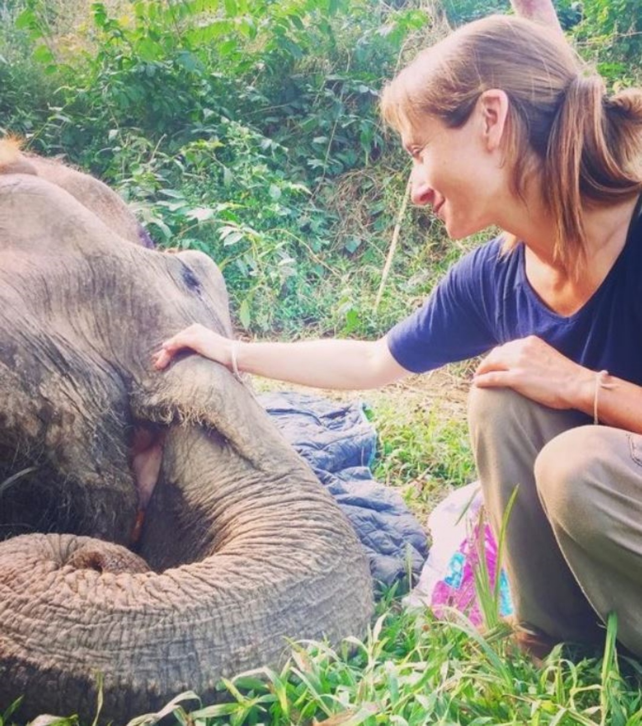 Una donna con un elefante