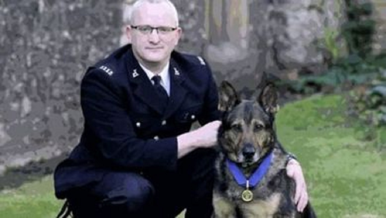 Tutor con cane poliziotto