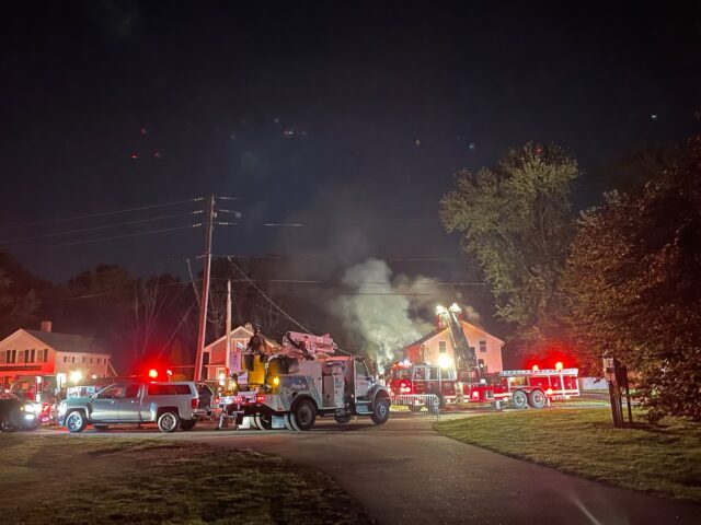 Cane salvato da un incendio a Glastonbury: le fiamme hanno avvolto una casa plurifamiliare