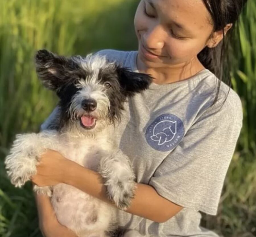 Indah con una ragazza