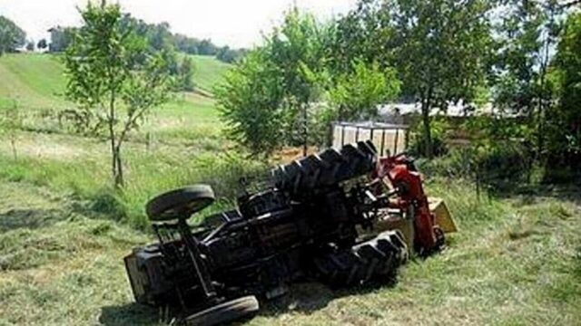 Cane corre a chiamare la moglie del proprietario, che ha avuto un incidente con il trattore