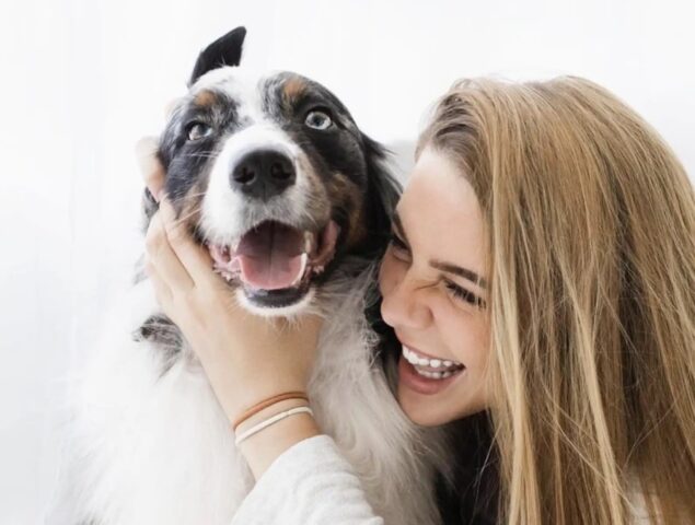 Cane eroe salva la sua mamma umana notando che c’è qualcosa che non va in lei